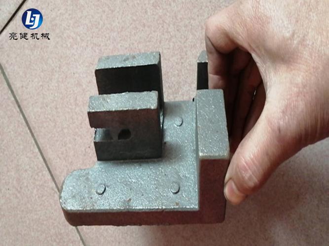 生产小型灰铁铸件 球墨铸件 铸钢件 专业铸件厂家泊头亮健机械示例图4